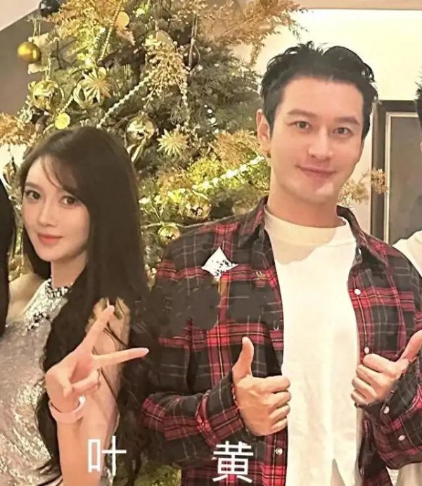 杨颖晒小海绵正面照，发型和眼神竟全像黄晓明，五官遗传无缺！