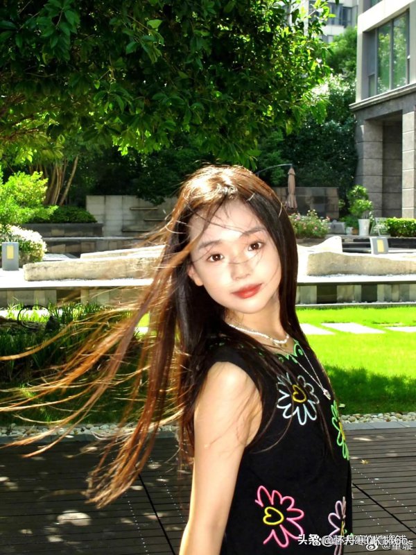 天呐‼️嗅觉董璇儿子真的十分有明星气质……