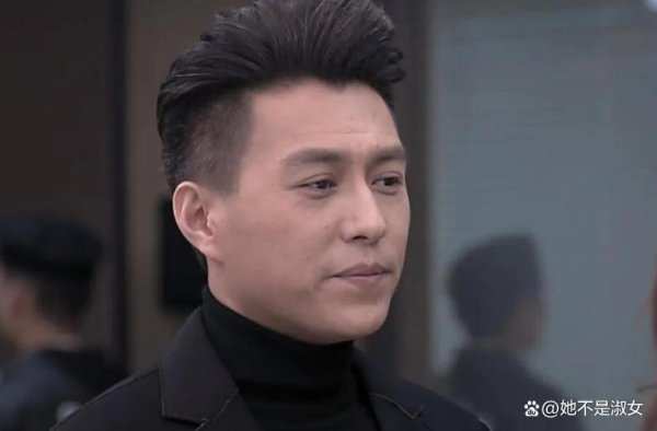 穿进《雀跃颂》成大明星，她一心攻略谭宗明，却不知他早已动情