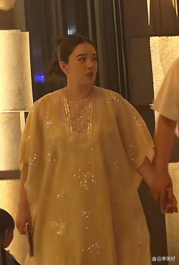 阚清子孕肚照刷屏：前任成见笑，清亮搞奇迹才是女东谈主顶配！