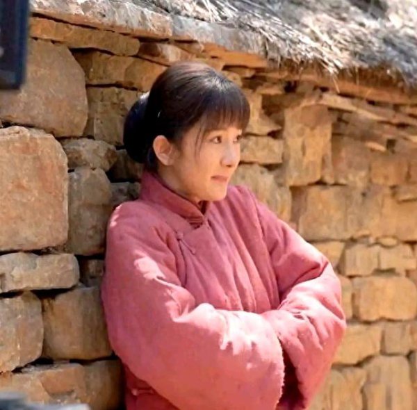 有一种“农家女”叫杨幂，放羊喂牛赶集市，东说念主家拍戏她来是果然？