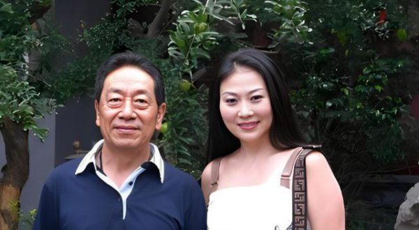 爷孙恋感东谈主献技，年龄差37岁效率真情，勇敢追爱令东谈主敬佩